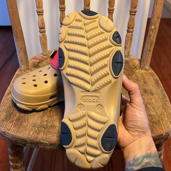 Rare, discontinued color Crocs Classic All-Terrain Clog 'Tan' 206340-2UG -Size 9 - Picture 4 of 7